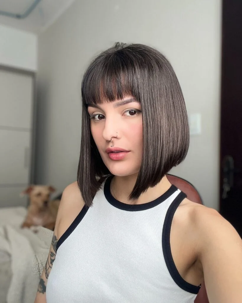 5 ideias de títulos:
1. Desvendando o Corte Chanel Curto: Tendência 2026
2. Chanel Curto: O Guia Completo de Estilos e Variações
3. Como Escolher o Chanel Curto Perfeito para o Seu Rosto
4. Manutenção e Cuidados Essenciais para o Corte Chanel
5. Inspire-se: Os Melhores Looks de Chanel Curto para 2026