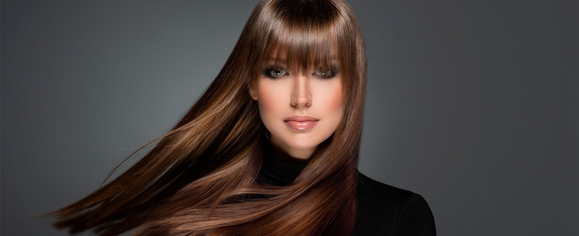 Franja Bardot em Cabelos Lisos: Como Adotar o Corte sem Compromissos