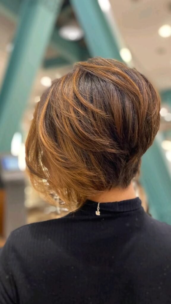 Shag Moderno: Como Adotar o Corte Retrô que é Tendência em 2026