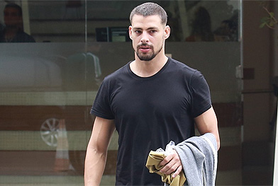 Cabelo Grisalho Masculino: Inspiração em Cauã Reymond e Dicas de Cuidado