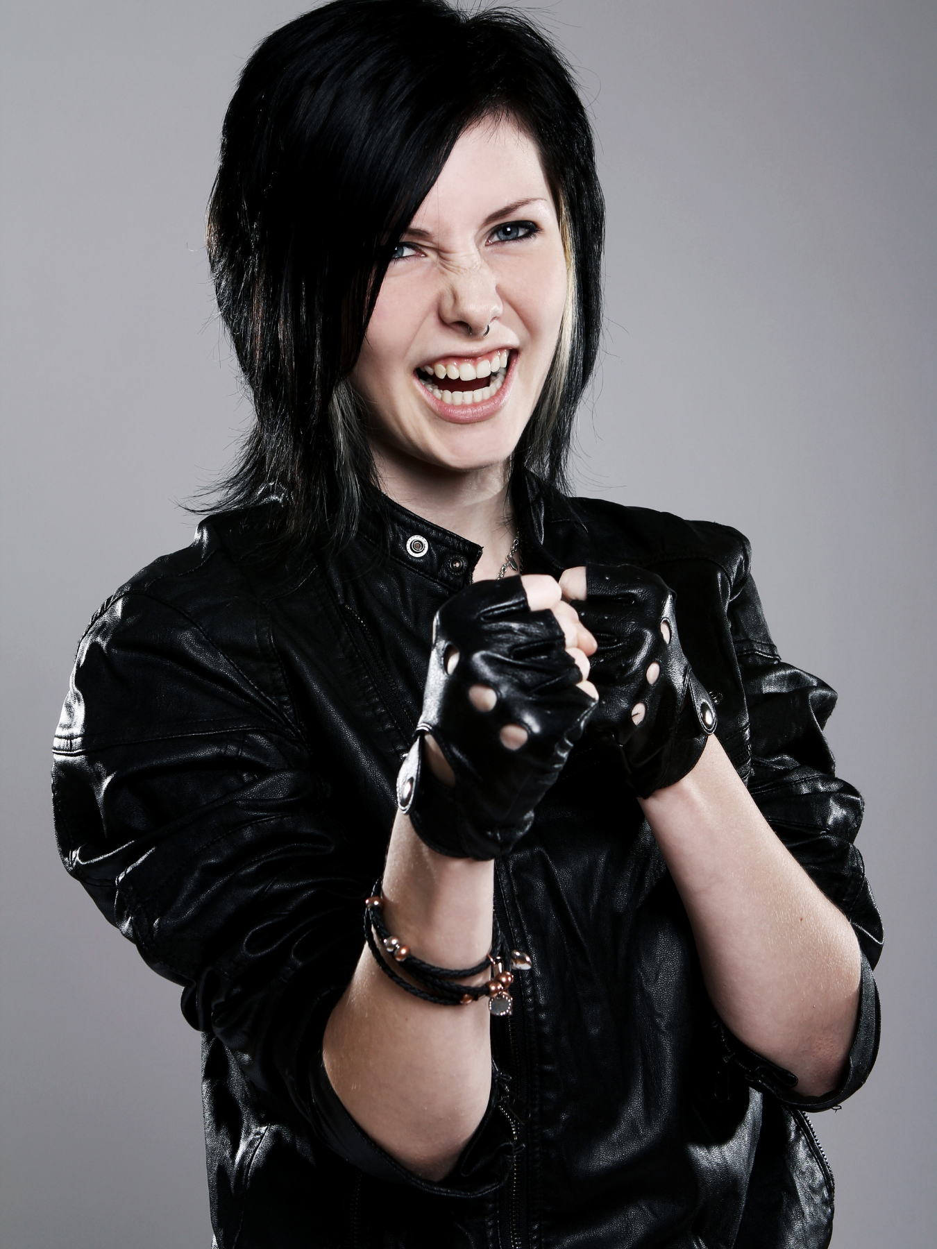 Cores mais usadas no cabelo emo feminino: do preto ao vibrante