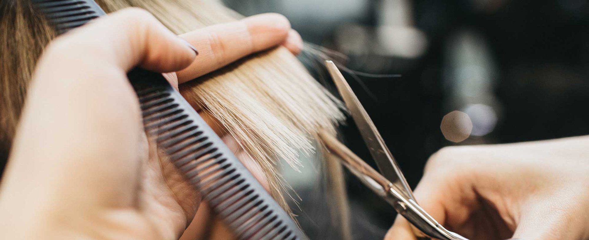 corte a seco para cabelos cacheados