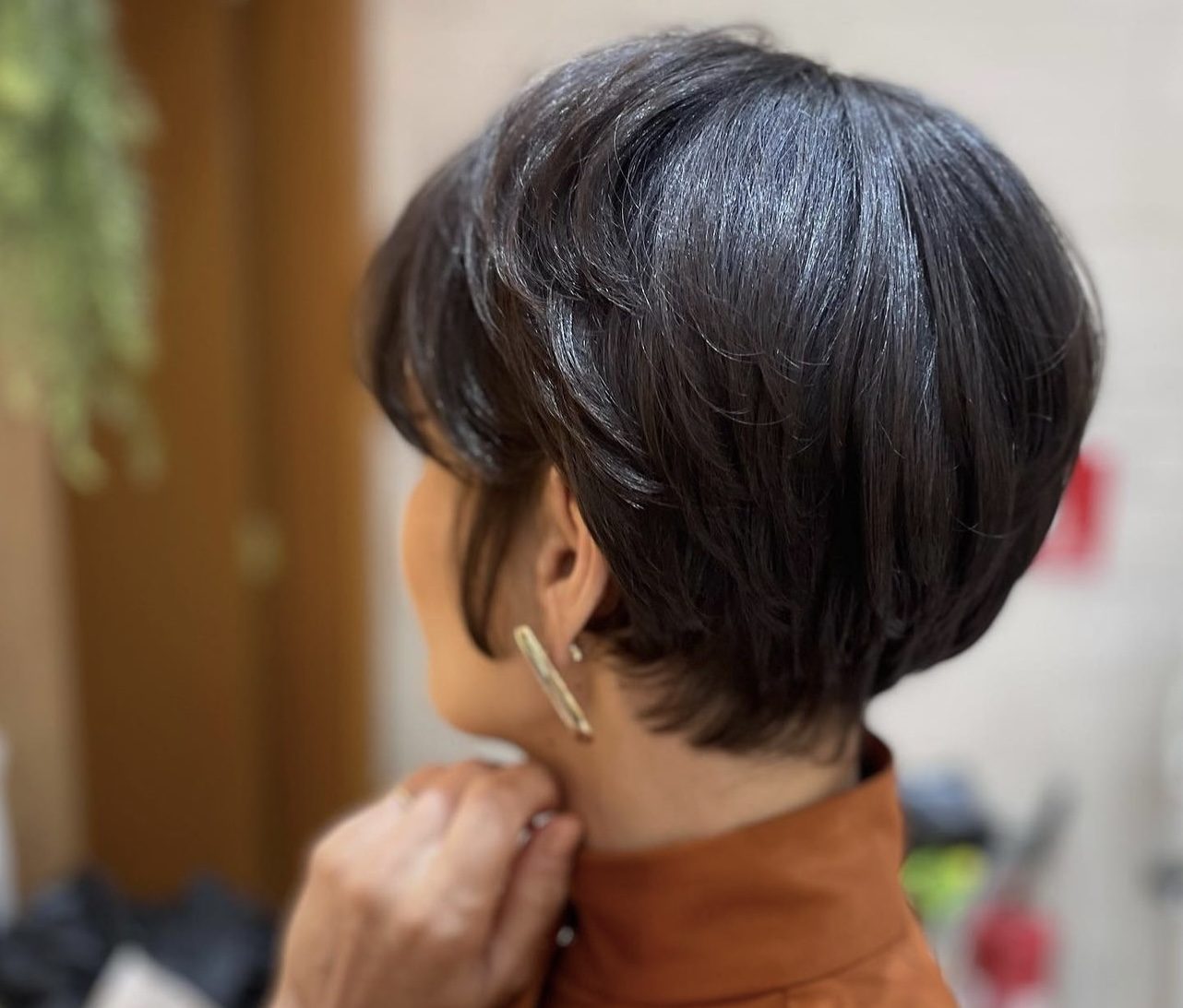 5 ideias de títulos:
1. Butterfly Cut: O Guia Completo para o Corte do Momento
2. Como Conseguir o Efeito Butterfly no Seu Cabelo: Dicas e Truques
3. Butterfly Cut: A Versatilidade que Transforma Cabelos Médios e Longos
4. Finalização Perfeita para o Butterfly Cut: Volume e Leveza Garantidos
5. Onde Fazer o Butterfly Cut: Salões Especializados em SP e RJ