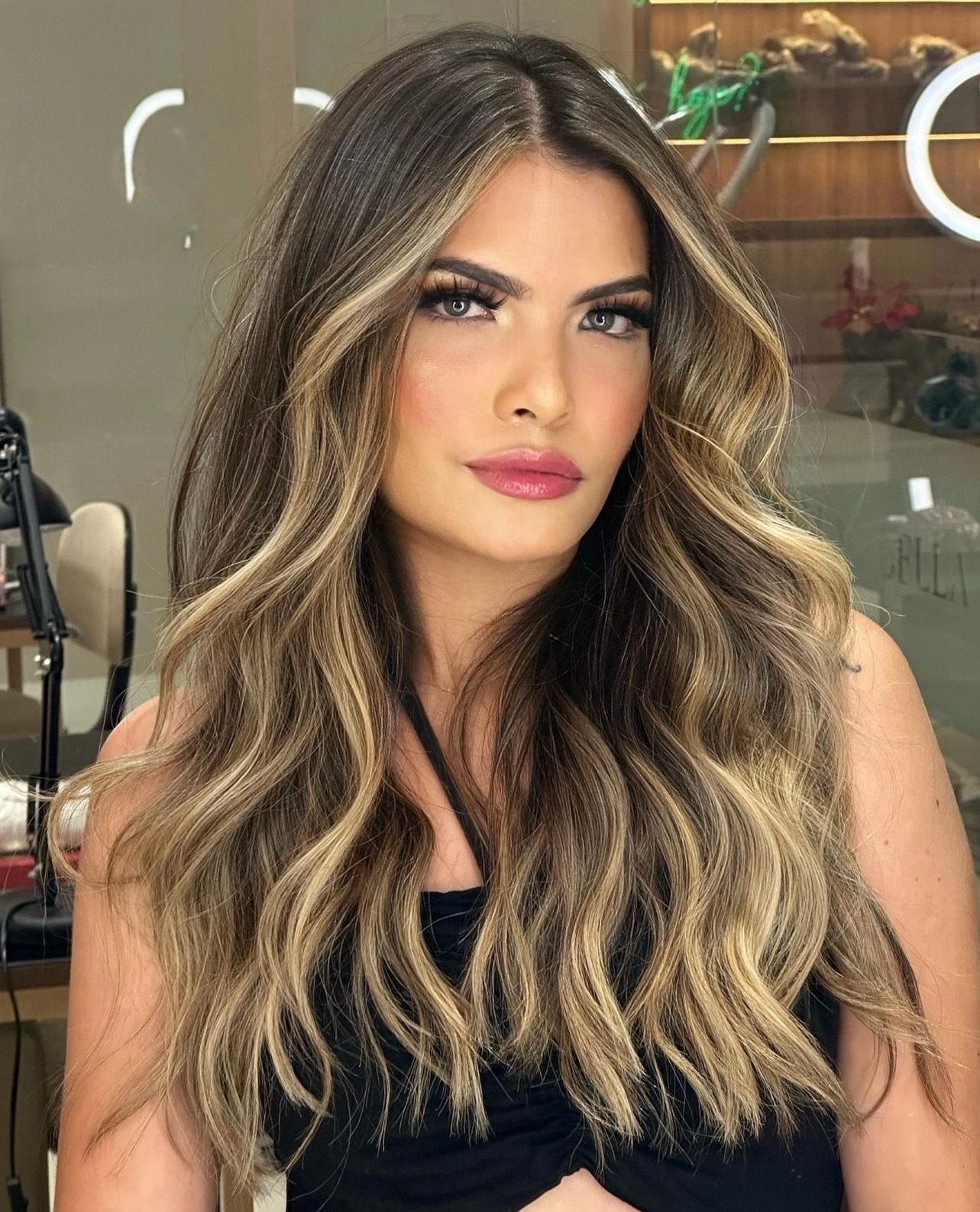 5 ideias de títulos:
1. Butterfly Cut: O Guia Completo para o Corte do Momento
2. Como Conseguir o Efeito Butterfly no Seu Cabelo: Dicas e Truques
3. Butterfly Cut: A Versatilidade que Transforma Cabelos Médios e Longos
4. Finalização Perfeita para o Butterfly Cut: Volume e Leveza Garantidos
5. Onde Fazer o Butterfly Cut: Salões Especializados em SP e RJ