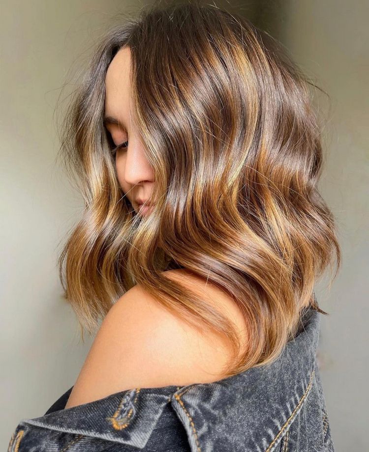 Cortes para Cabelos Cacheados e Ondulados: Valorizando a Textura Natural