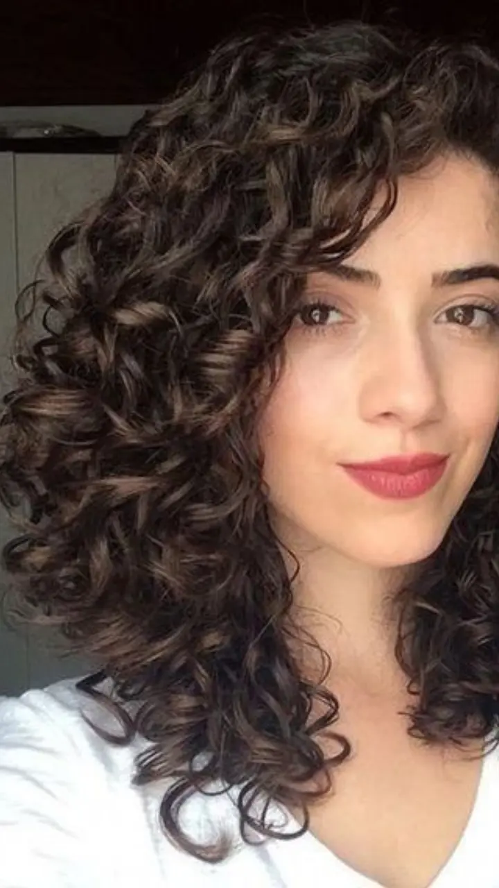 Rotina de Cuidados para Cabelos Cacheados Médios e Saudáveis