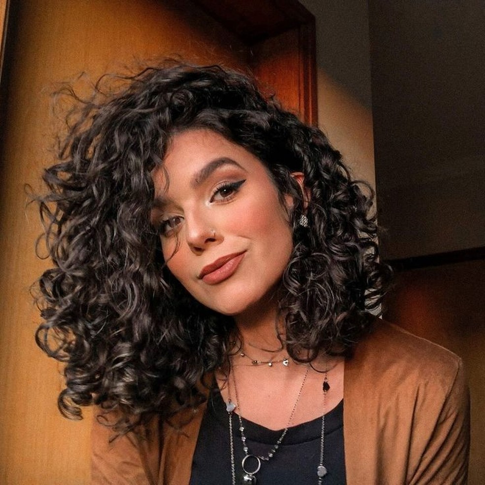 Guia Completo: Produtos Essenciais para Finalização de Cachos Médios