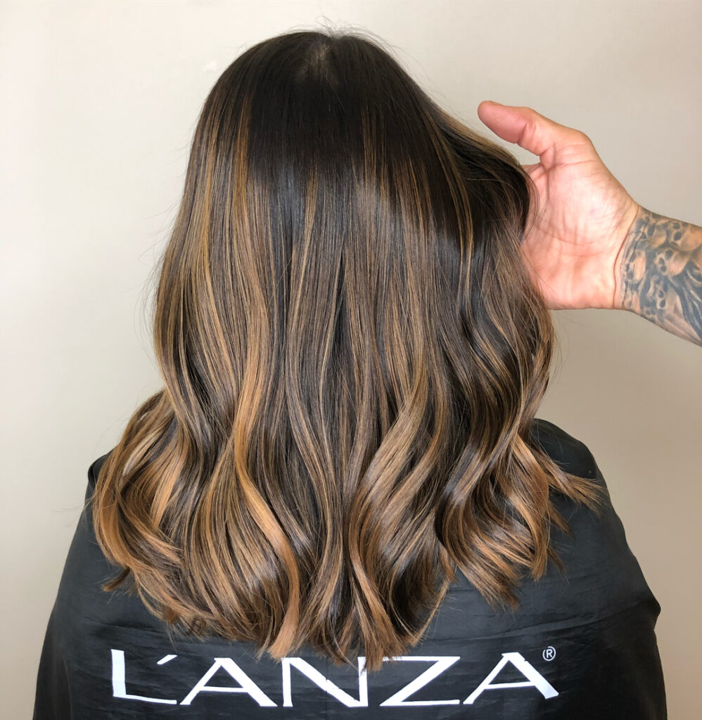 Guia Completo: Como Escolher o Corte e a Cor Perfeitos para Seu Cabelo Pintado