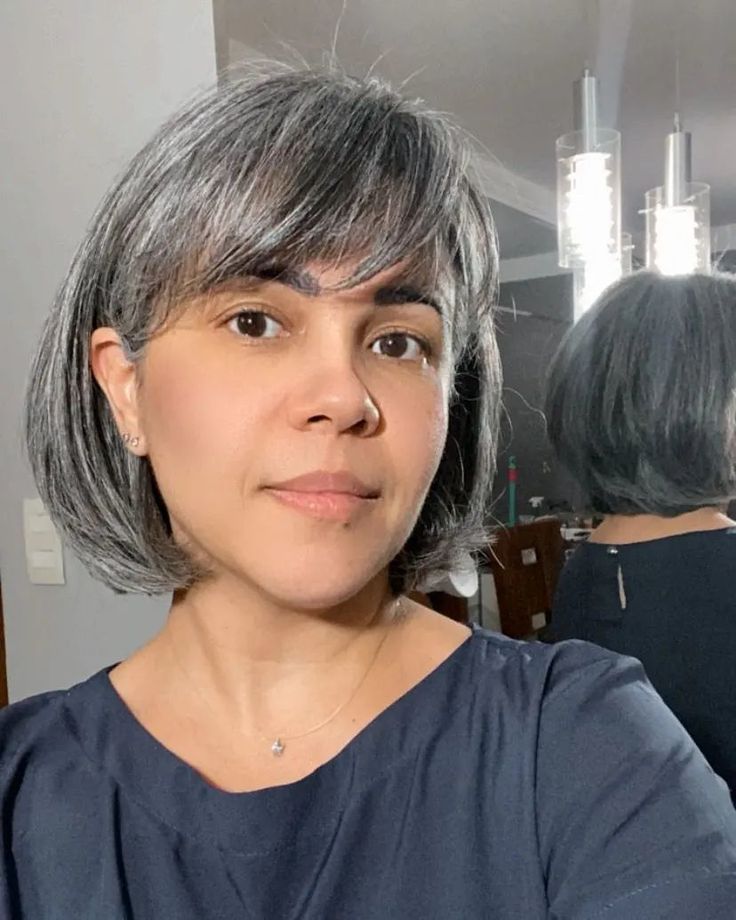 5 Cortes de Cabelo Médio que Revitalizam o Visual Grisalho