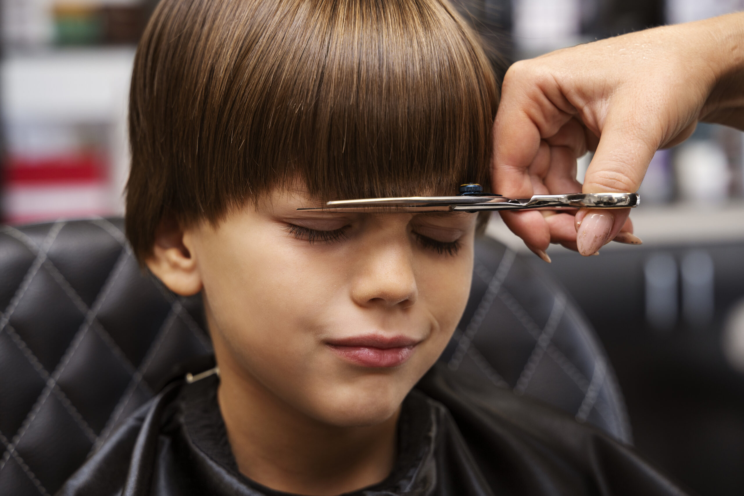 5 ideias de títulos:
1. Cortes Modernos para Cabelos Lisos Infantis: Guia Completo
2. Do Surfista ao Shag: Os Melhores Cortes para Meninos de Cabelo Liso
3. Cabelo Liso Infantil: Dicas de Cortes que Valorizam o Movimento
4. Tendências em Cortes Infantis: Praticidade e Estilo para Cabelos Lisos
5. Como Escolher o Corte Ideal para Cabelo Liso Infantil: Dicas e Inspirações