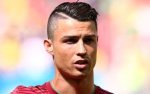 A História dos Cortes Icônicos no Futebol