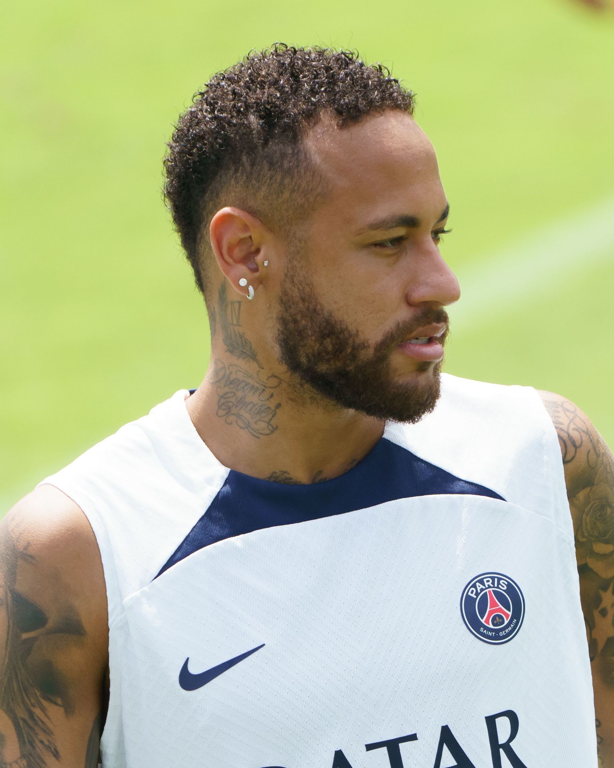 Cortes de Cabelo de Jogadores: Do Campo para a Cidade