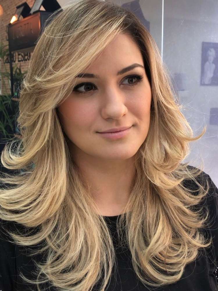 como estilizar franja desfiada em cabelo longo em casa