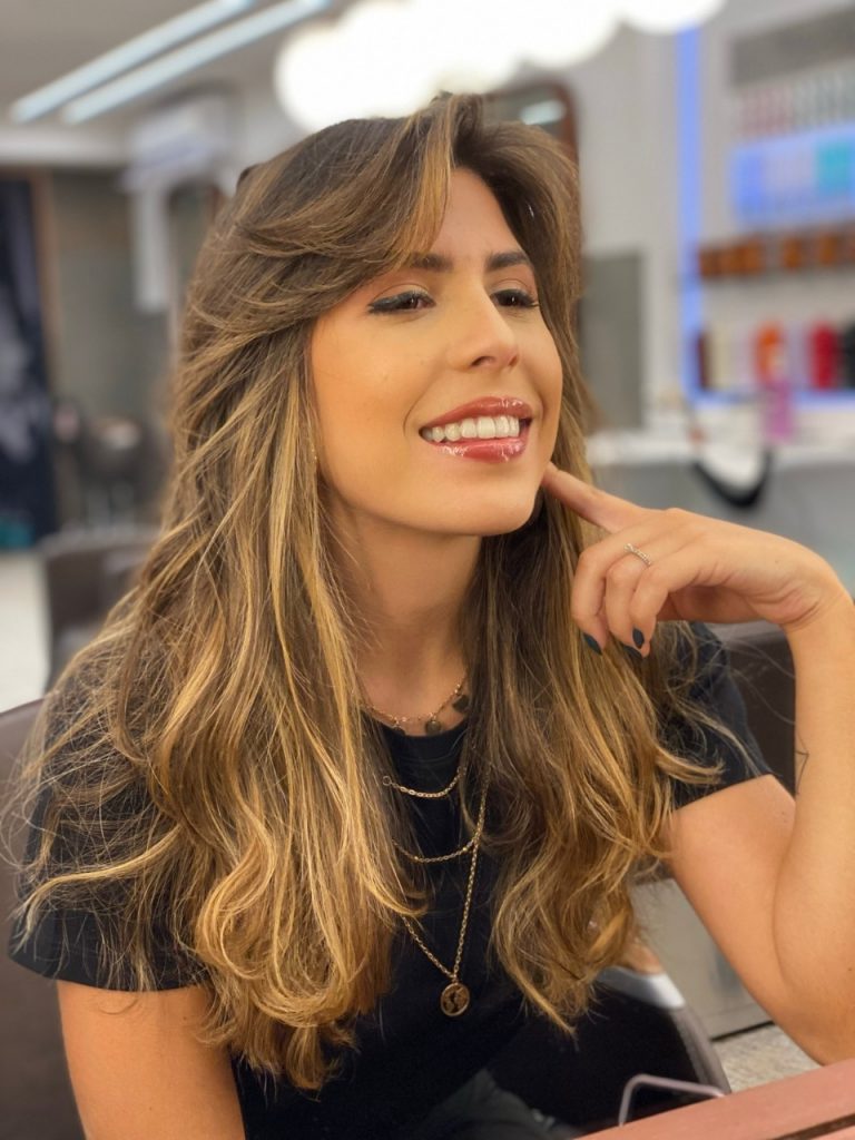 como estilizar franja desfiada em cabelo longo em casa