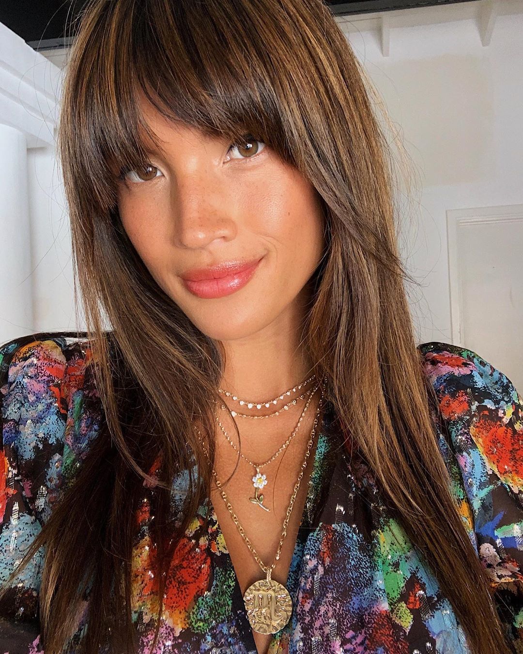 como estilizar franja desfiada em cabelo longo em casa