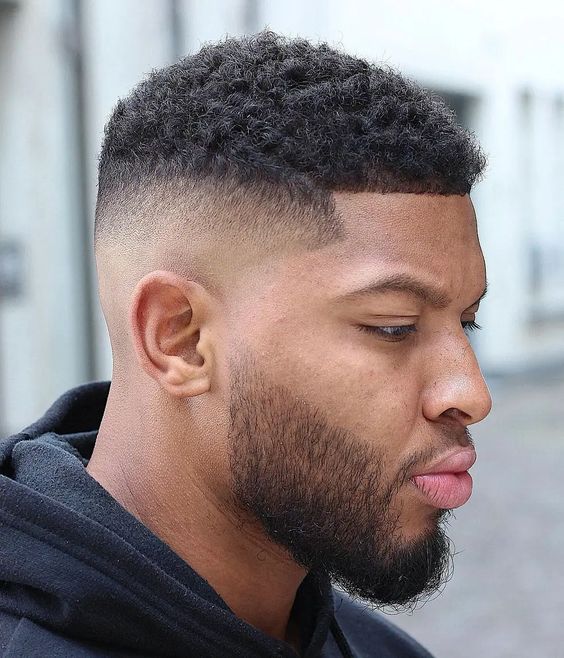 Taper Fade vs Low Fade: Qual o Melhor Corte para Você?