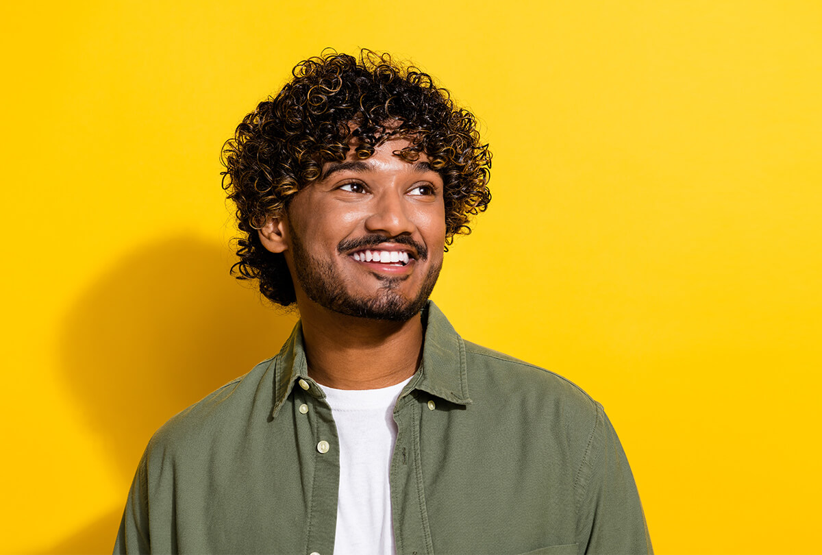 Guia Completo de Cortes Curtos para Cabelo Cacheado Masculino: Low Fade, Americano e Caesar