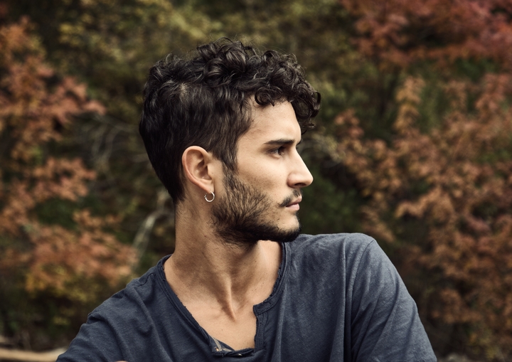 Hidratação e Finalização para Cabelo Cacheado Masculino: Dicas Essenciais e Produtos Recomendados