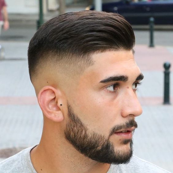 Guia Completo: Como Escolher o Melhor Corte Masculino para Cabelo Liso; Degradê para Cabelo Liso: Tipos e Estilos em Alta (Low Fade