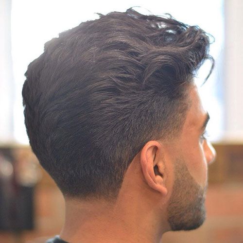 5 Ideias de Cortes Masculinos com Laterais Raspadas para Renovar o Visual
Como Fazer o Corte Undercut Perfeito: Guia Completo
Fade vs. Undercut: Qual a Diferença e Qual Escolher?
Tendências de Cortes Masculinos: O Retorno do Pompadour com Laterais Raspadas
Sidecut Masculino: O Guia Definitivo para um Visual Moderno