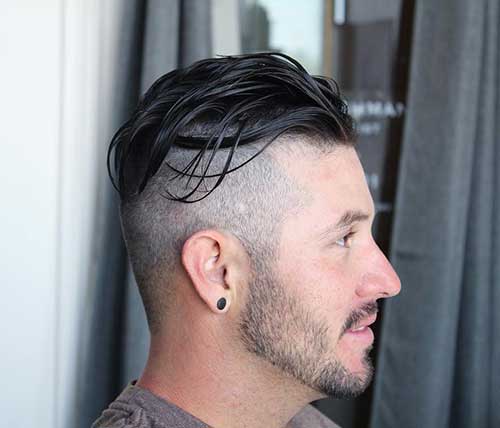 corte de cabelo masculino raspado embaixo e grande em cima