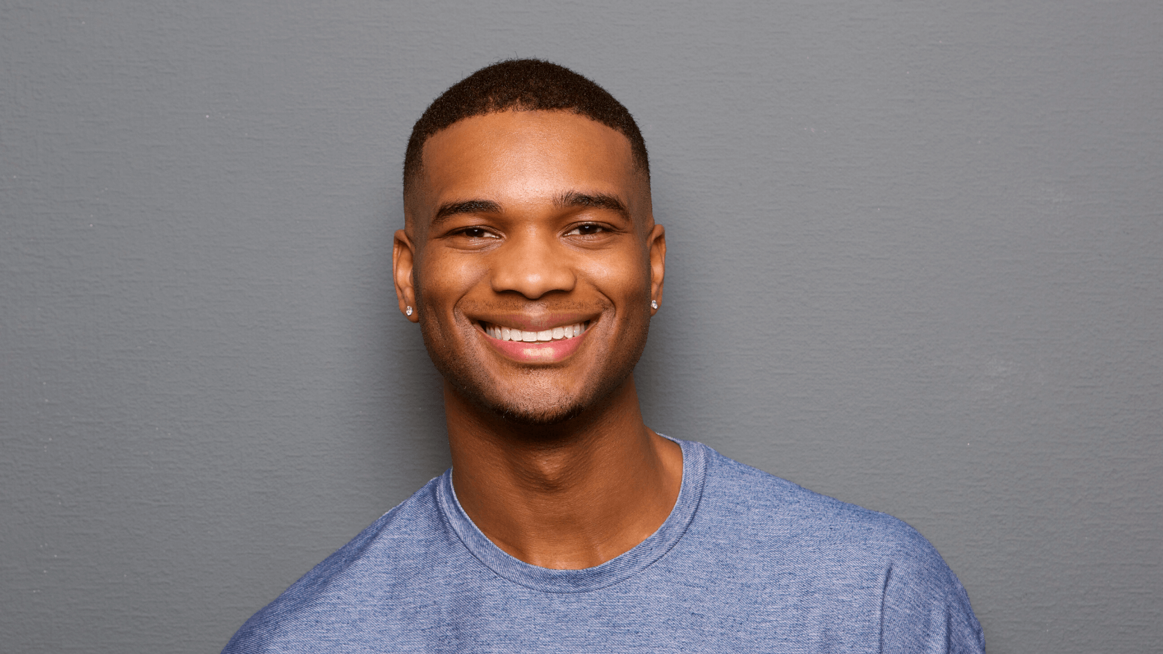 corte de cabelo militar moderno cabelo crespo