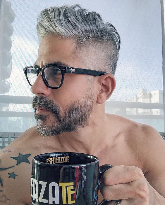 O guia completo do Low Fade para homens maduros