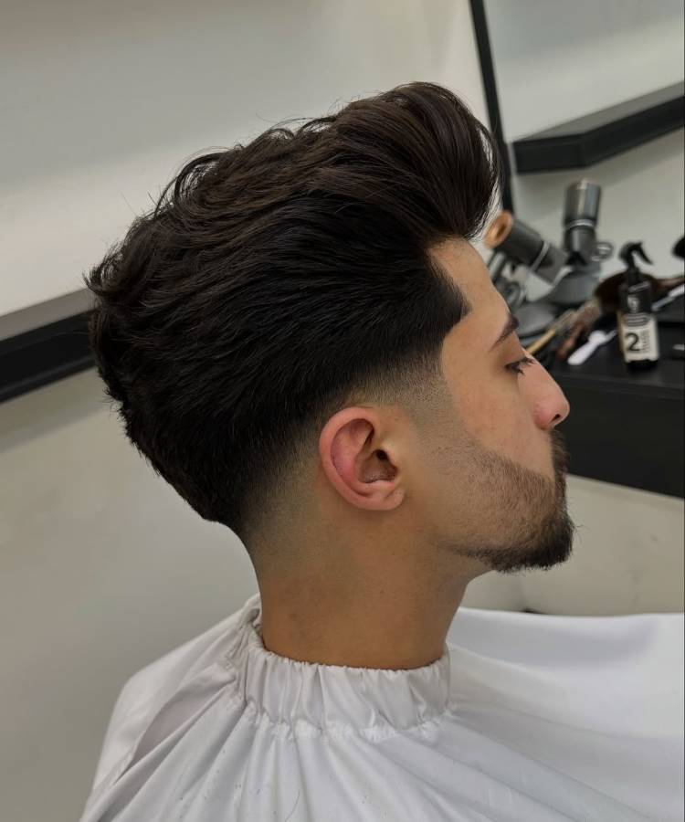 Buzz Cut vs. New Militar: Qual Estilo com Máquina 4 é Ideal Para Você?