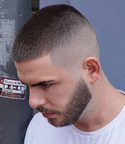 Passo a Passo: Técnicas Essenciais para Cortar Cabelo Masculino com Máquina 4 em Casa