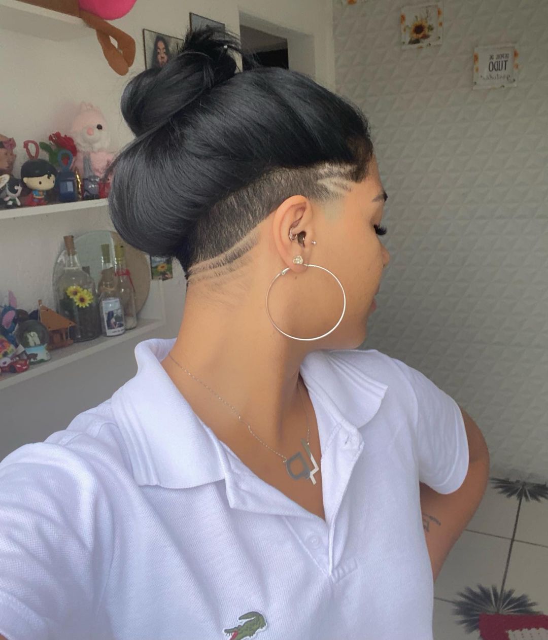 Cabelo cacheado com lateral raspada: Tendência e estilo