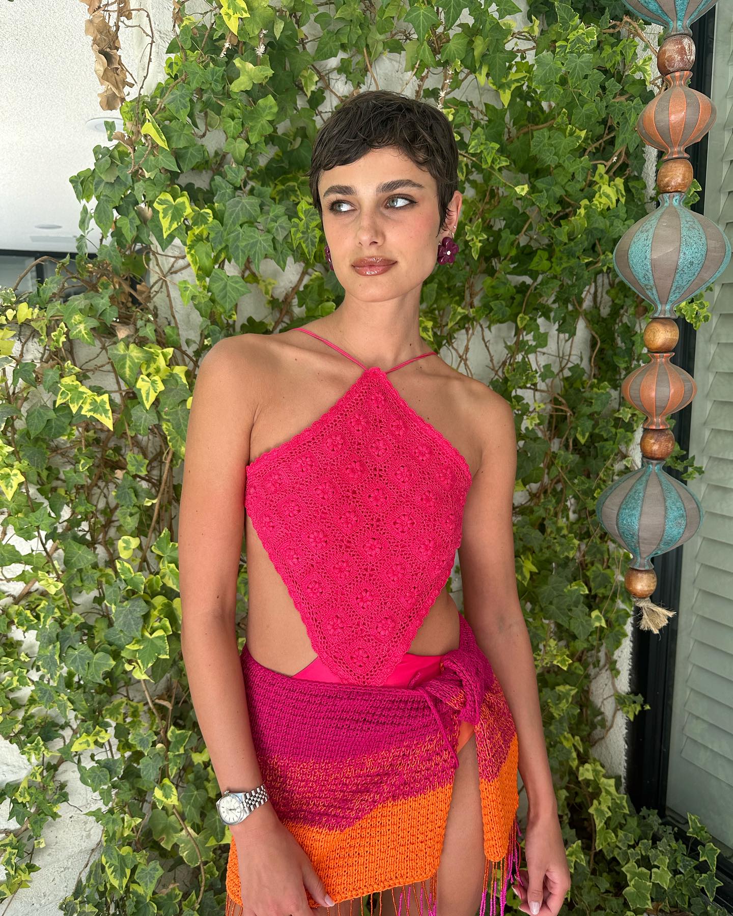 5 ideias de títulos para posts sobre corte curto repicado em camadas:
1. Pixie Cut Repicado: Ousadia e Textura para o Seu Novo Visual
2. Short Bob em Camadas: A Versatilidade do Clássico Repaginado
3. Mixie Cut: A Fusão Perfeita entre Pixie e Mullet
4. Camadas Internas: Volume Controlado e Movimento Natural
5. Cortes Curtos Repicados em Camadas: Benefícios e Inspirações