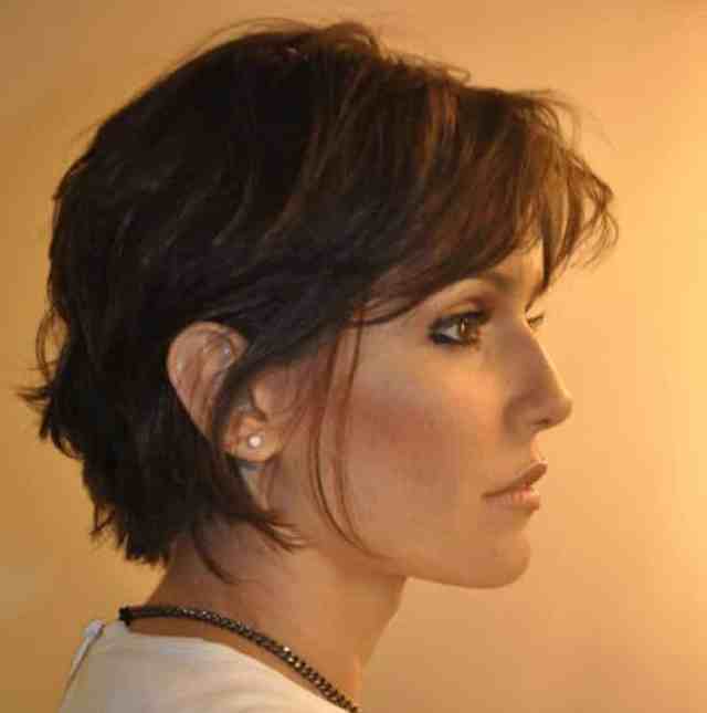 corte de cabelo repicado curto com camadas