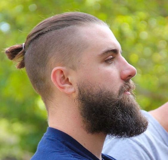 5 ideias de títulos:
1. Como Fazer o Coque Samurai Perfeito: Guia Passo a Passo
2. Top Knot vs. Coque Samurai: Entenda as Diferenças e Escolha o Seu
3. Cortes de Cabelo Samurai Modernos: Inspirações e Variações
4. A História por Trás do Corte Samurai: Do Guerreiro à Moda Atual
5. Dicas de Styling para o Coque Samurai: Acabamento e Fixação