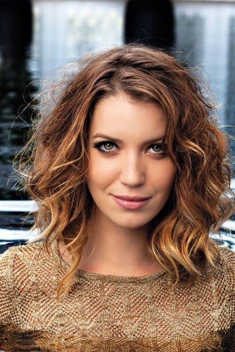 Cortes para Cabelos Ondulados: As Tendências de 2025 para Valorizar Suas Ondas