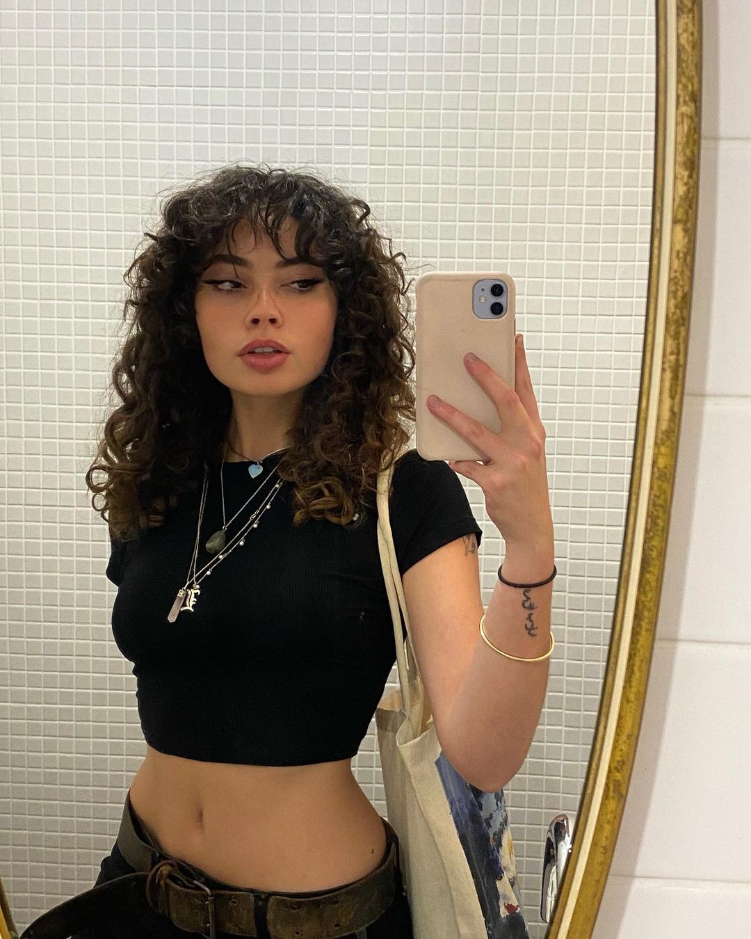 Wolf Cut: A História e Evolução do Corte que Conquistou as Ondas