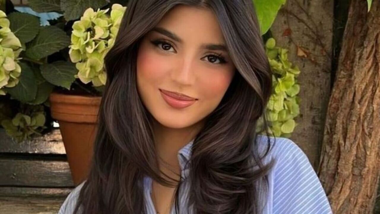 corte de cabelo feminino em camadas para afinar o rosto