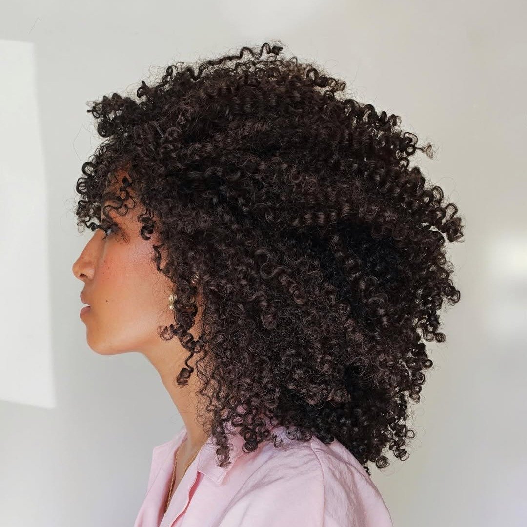 erros comuns ao cortar cabelo cacheado longo em camadas