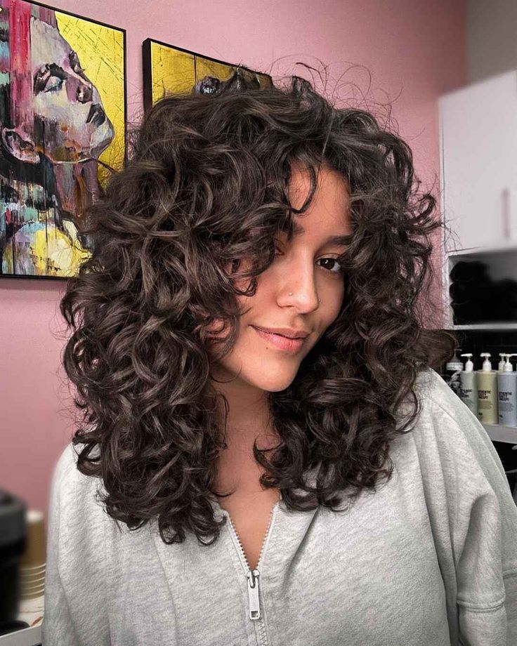 corte em camadas vs corte reto para cabelo cacheado longo