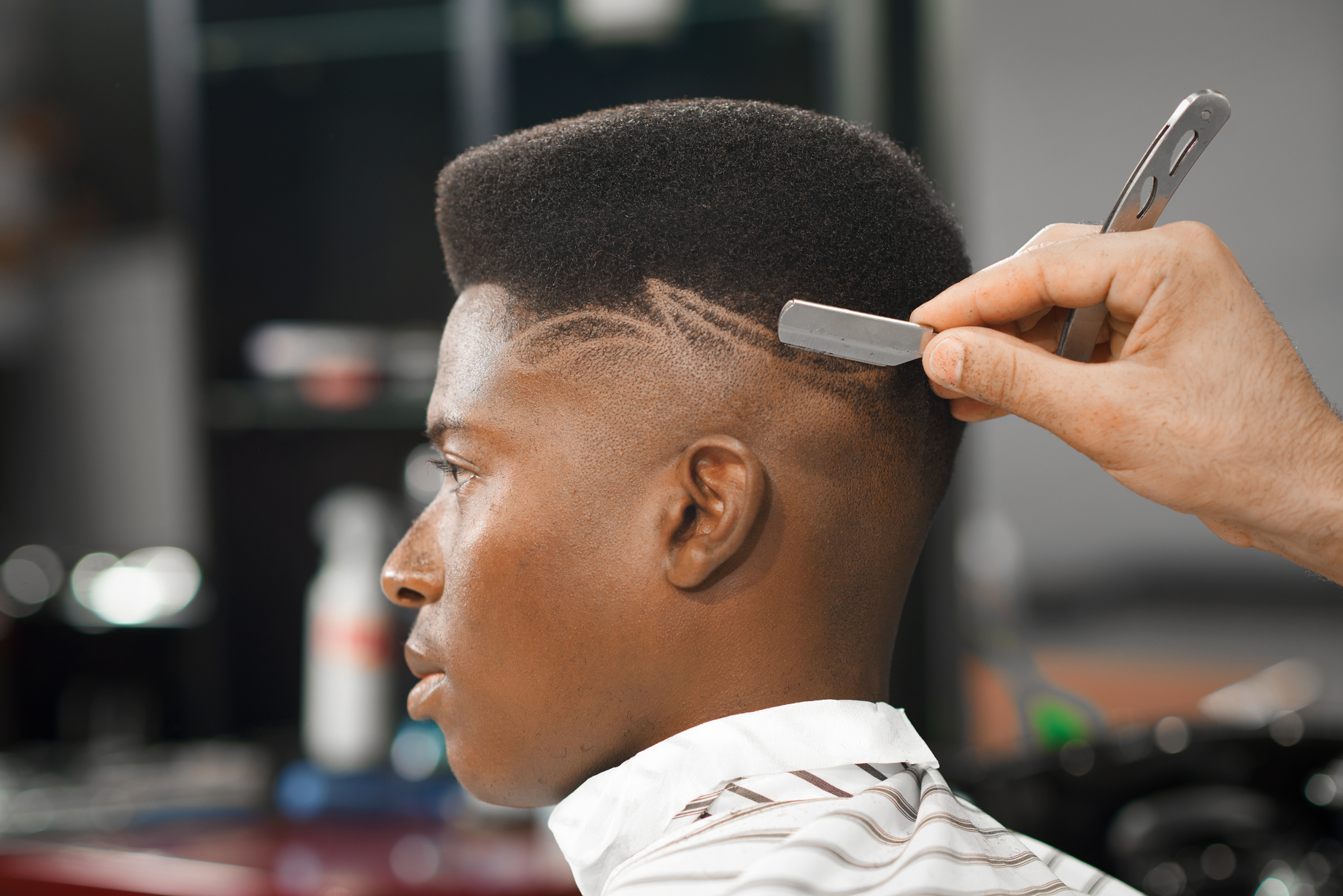 Low fade em V com risco