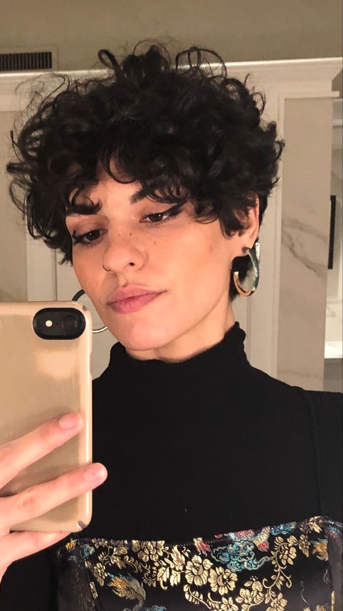 Pixie Cut Cacheado: Qual Estilo Combina Mais com Seu Rosto?