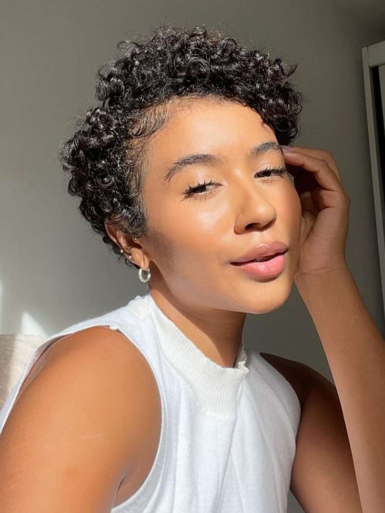 Transição Capilar com Estilo: O Bixie Cut como Aliado