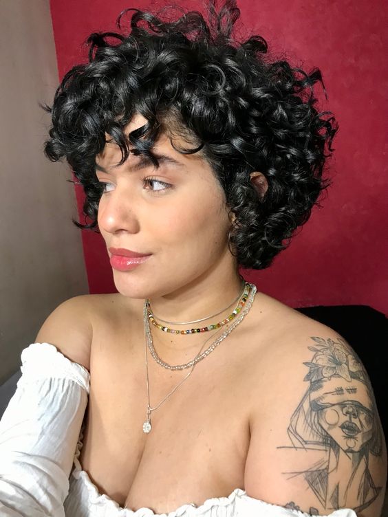 Tapered Cut vs. Bixie Cut: Escolha o Melhor Curto para Seus Cachos