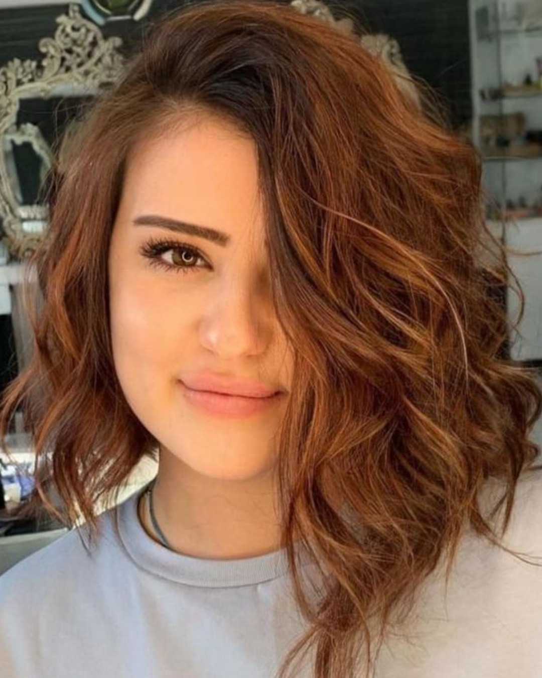 Cortes assimétricos que rejuvenescem: Guia completo para mulheres 50+