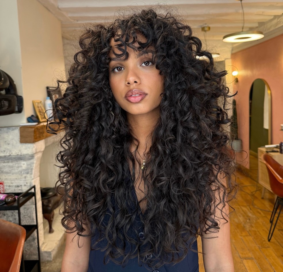 Como Dar Movimento ao Cabelo Longo: Técnicas e Dicas