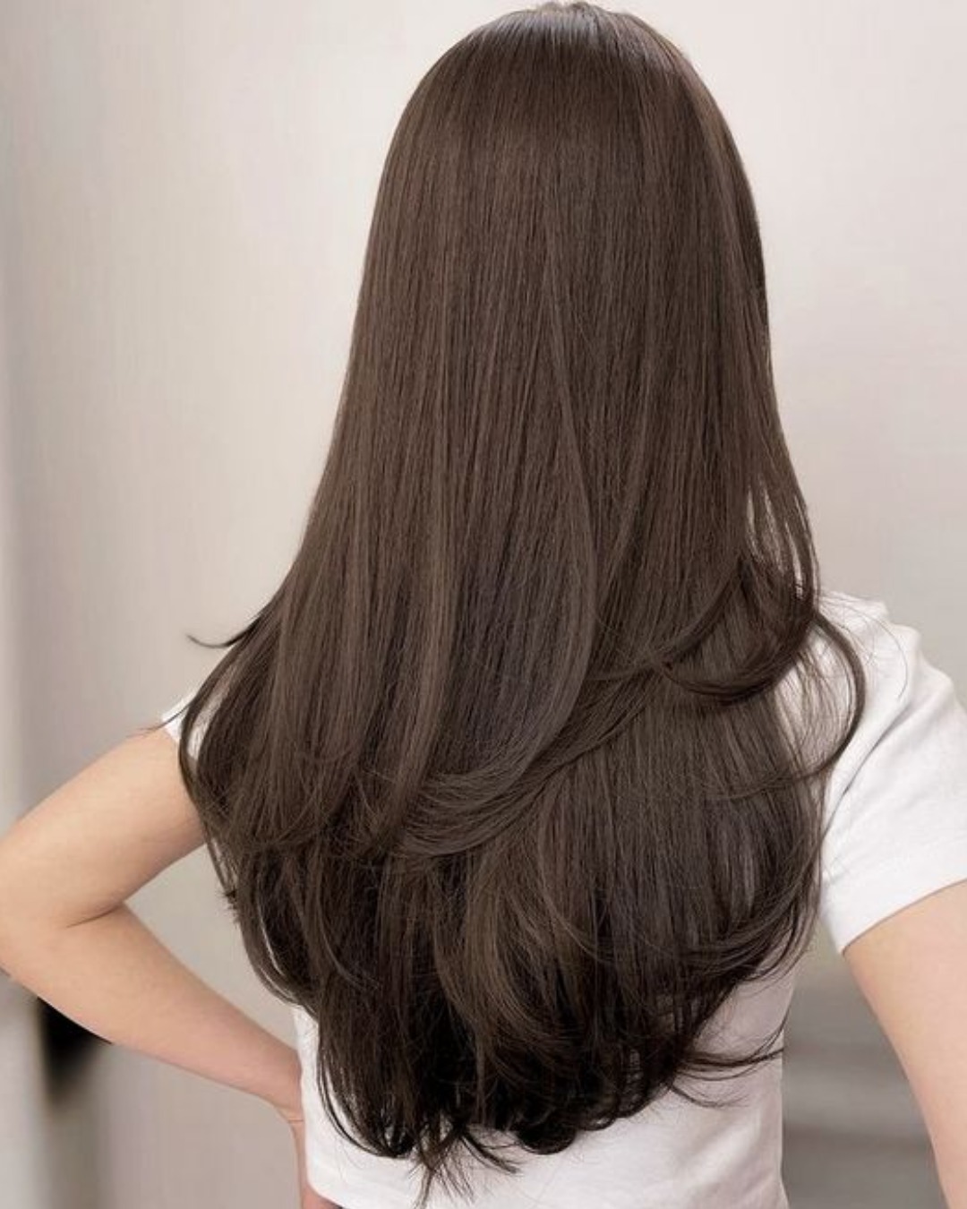 Guia Completo do Butterfly Cut: Como Adotar a Tendência de 2026; Franja Cortininha em Cabelos Longos: O Guia Definitivo para um Visual Leve; Cortes de Cabelo Longo para Mulheres Acima dos 40: Dicas para Rejuvenescer; Como Escolher o Corte de Cabelo Longo Ideal para o Seu Formato de Rosto; Cabelos Longos e Finos: Cortes Estratégicos para Volume e Movimento