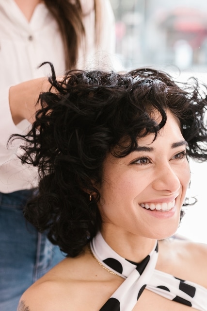 Cortes de cabelo que rejuvenescem: Opções para todas as idades em 2025