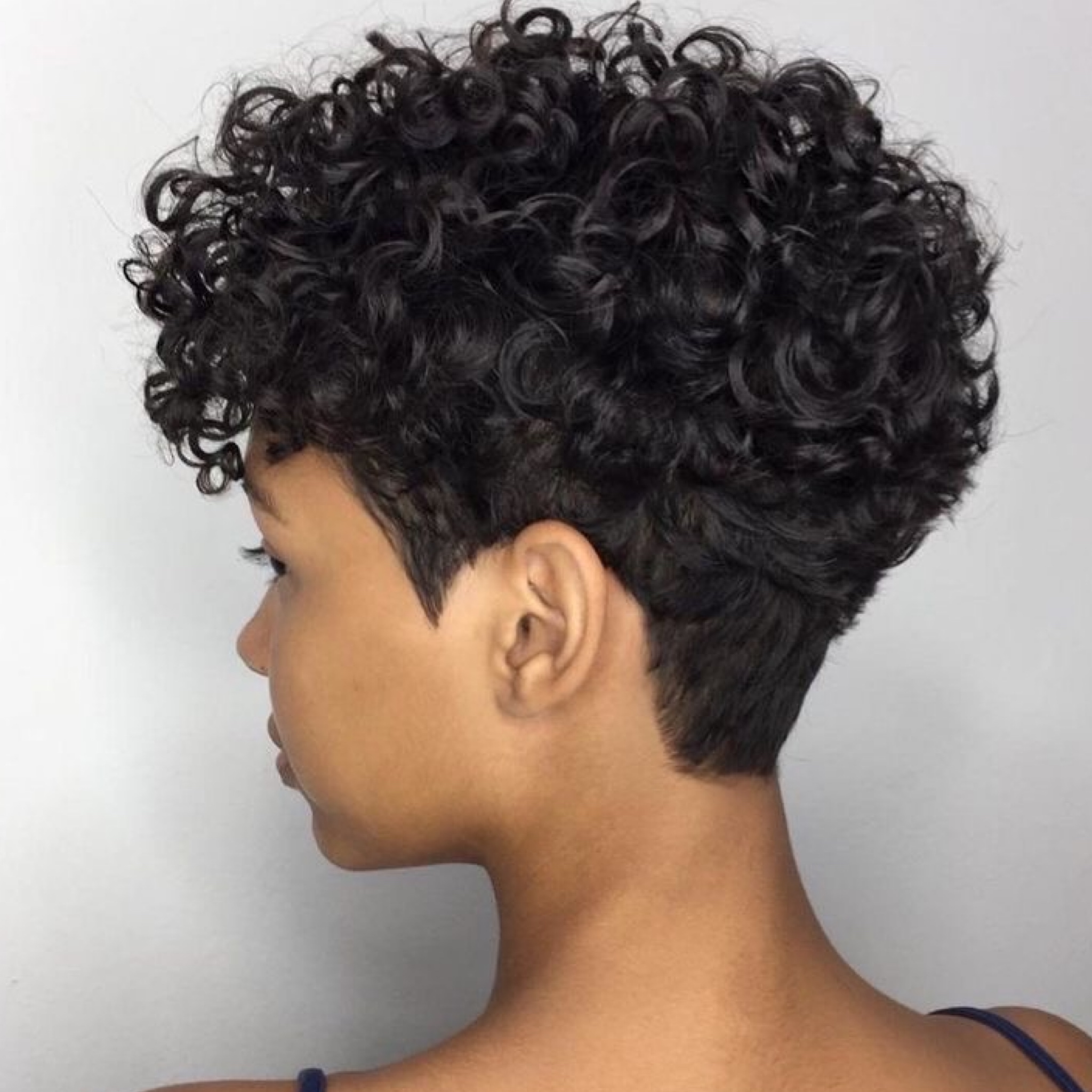 Corte Cônico vs. Pixie com Volume: Qual o Melhor para Você?