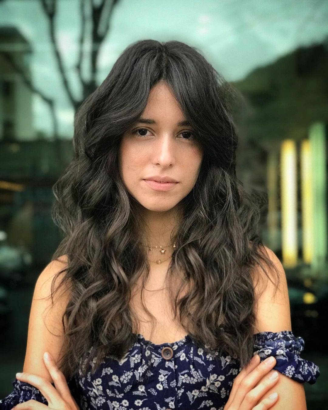 Franja longa lateral: o segredo para um visual mais jovem