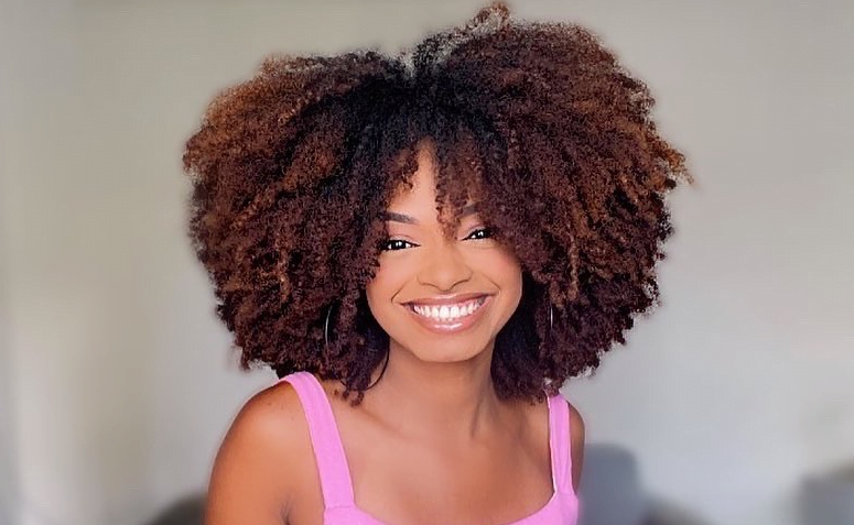 melhores cortes de cabelo crespo para rosto redondo