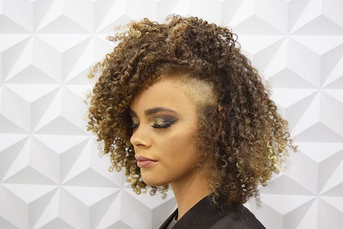 quanto custa um corte de cabelo crespo em salão especializado